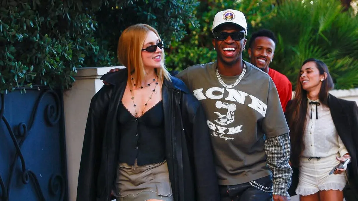 Винисиус подтвердил роман со звездой соцсетей: она простила его после скандала с пикантными сообщениями