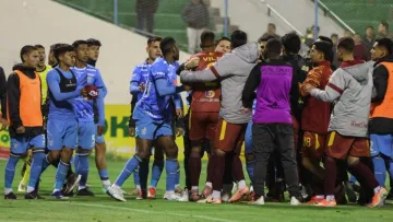 Матч перетворився на війну: масова бійка після поєдинку завершилась 17 червоними картками