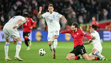 Сборная Грузии впервые вышла на чемпионат Европы: игрок Динамо помог команде обыграть Грецию
