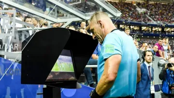 Кінець затяжним переглядам? УЄФА зробив важливу заяву щодо VAR