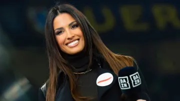 Италия в шоке: сексуальная журналистка закрутила роман с игроком Милана младшим на 10 лет