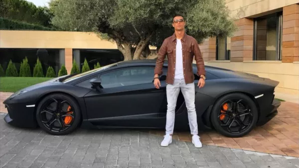 Роналду пополнил свою коллекцию автомобилей стоимостью 19 млн фунтов: португалец показал редкий Ferrari