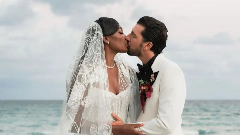 Легендарная теннисистка вышла замуж за актера и модель: празднование длилось пять дней