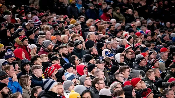 «Мы хотим, чтобы Глейзеры ушли»: 70 тысяч фанатов «Олд Траффорд» остались голодными в матче Кубка Англии