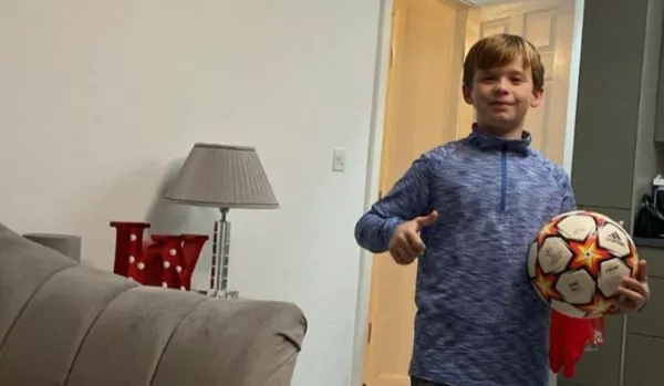 Видео кражи века: малолетка забрал мяч Лиги чемпионов и при помощи сообщников скрылся на трибунах