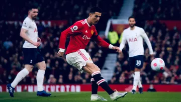 Видеообзор матча Манчестер Юнайтед — Тоттенхэм: хет-трик и очередной рекорд Роналду принесли победу «красным дьяволам»