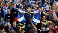 Десятки тысяч шотландцев споют гимн Украины перед матчем отбора на чемпионат мира против команды Петракова