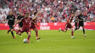 Видеообзор матча Бавария – Айнтрахт Ф – 1:2: Нагельсманн потерпел первое поражение во главе мюнхенцев