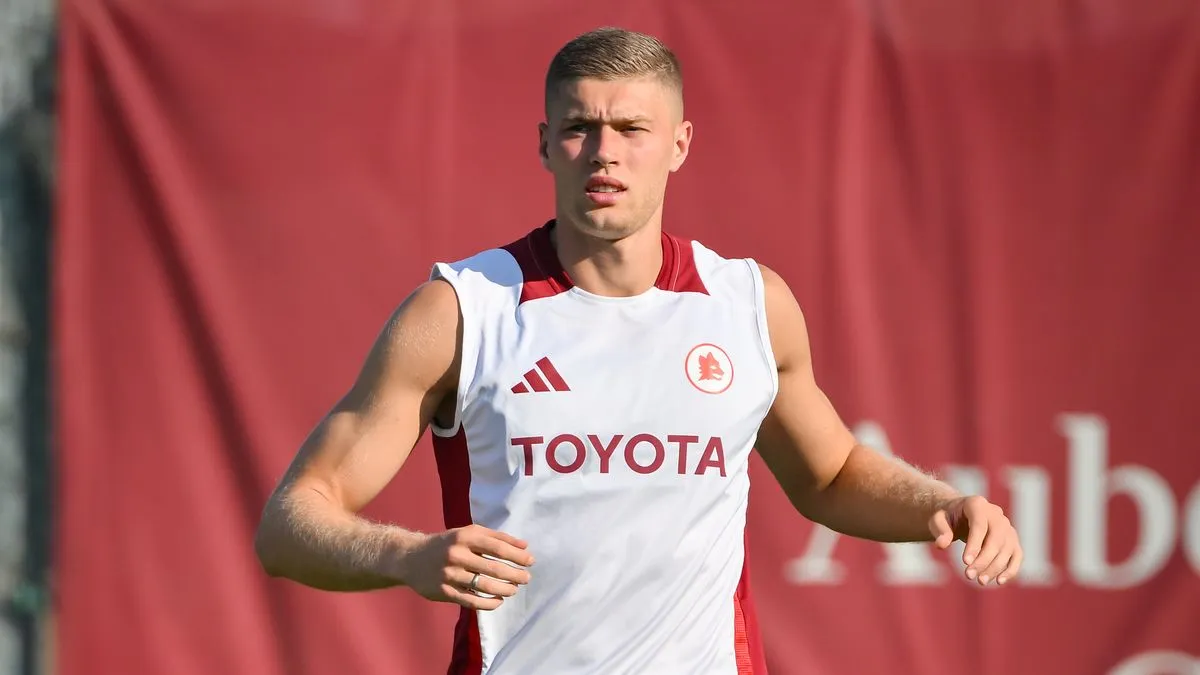 Довбик подешевел, а какова стоимость Малиновского? Transfermarkt обновил цены на украинцев в Серии А