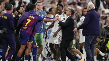 Лунин получил красную карточку за участие в массовой драке в Эль Класико: арбитр матча сделал заявление