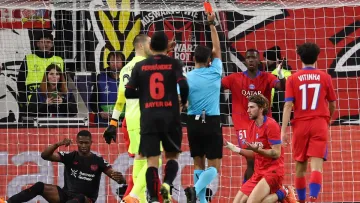 «Ще одна така помилка – і сяде»: Леоненко розкритикував Забарного за фіаско в матчі Ліги чемпіонів ПСЖ з Баєром