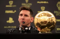 «Все согласятся с тем, что в прошлом году ты должен был взять «Золотой мяч»: триумфатор Месси похвалил Левандовского