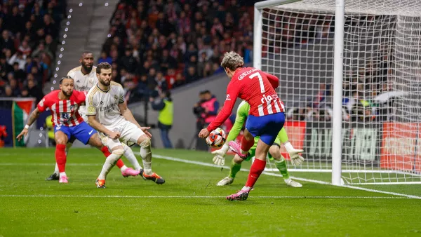 Реал проиграл Атлетико в мадридском дерби и вылетел из Кубка Испании: Лунин пропустил четыре мяча