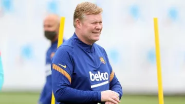 Главный тренер Барселоны Куман хочет подписать еще одного нападающего до конца трансферного окна