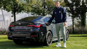 Лунин и его «новые колеса»: Реал вручил украинскому голкиперу премиум-электрокар на полтысячи лошадиных сил