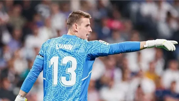 «Ему не повезло с Куртуа»: противоречивая реакция болельщиков Реала на перспективы Лунина в Мадриде