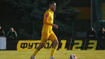 Александрия объявила о продлении контракта с полузащитником: игрок входит в планы Ротаня