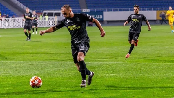 Вантух тренируется с ФК Львов: анонсированный переход защитника в Днепр-1 откладывается