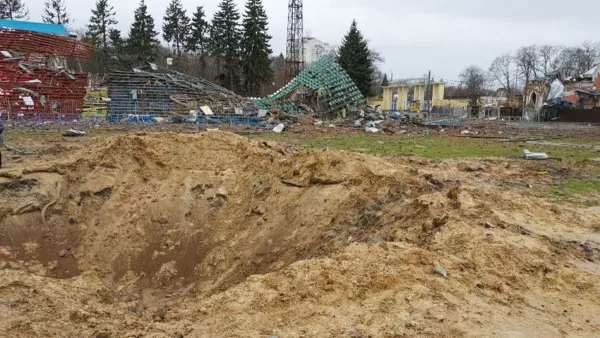 «Подарок» от рашистов в 500 кг: на разрушенном стадионе Десны обнаружили неразорвавшуюся авиабомбу 