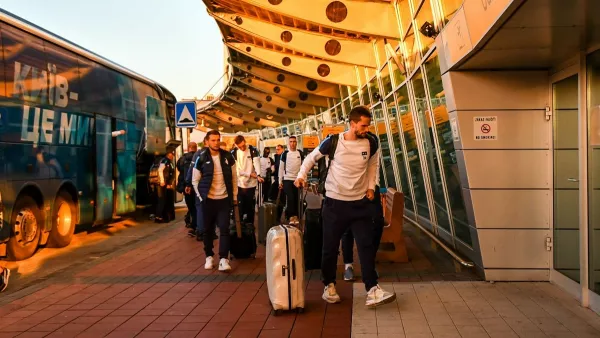 Выматывающая поездка: Динамо прилетело во Францию на матч против Ренна в Лиге Европы
