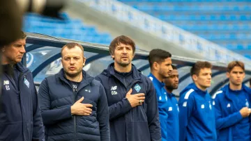«Я должен извиниться перед Шовковским»: журналист нашел того, кто сидит на телефоне с Луческу на матчах Динамо