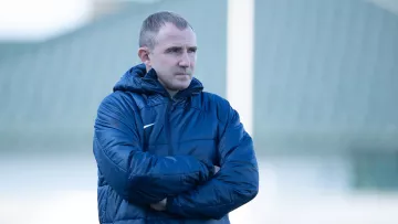 «Кучер нецензурно обругал меня»: болбой Кривбасса обвинил главного тренера Днепра-1 и рассказал об угрозах