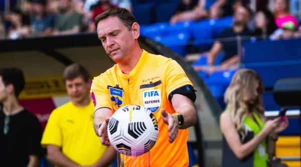 УЕФА назначил украинских арбитров на матч Лиги конференций: Монзуль снова за бортом