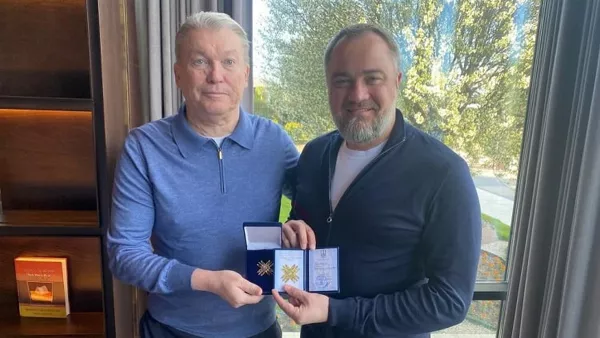 Павелко вручил орден Блохину: глава УАФ объяснил, за что наградил легенду украинского футбола