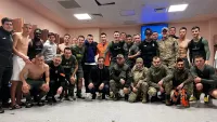 «Мы вами гордимся и равняемся на вас»: видео встречи игроков Шахтера с бойцами ВСУ в раздевалке команды