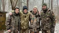 Бущан в компании экс-футболистов Динамо и сборной Украины выбрал для отдыха зимнюю охоту вместо экзотических курортов
