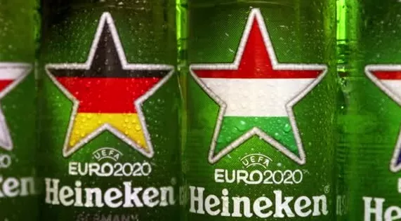 После случая с Погба: УЕФА будет убирать бутылки с пивом во время пресс-конференций игроков-мусульман
