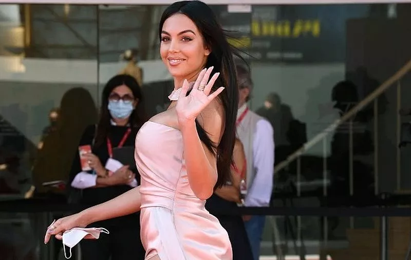 Netflix снимет откровенный сериал о подруге Роналду