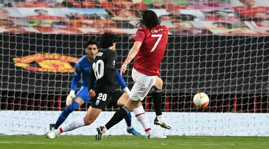 Эффектный гол Кавани в ворота Гранады вывел Ман Юнайтед в полуфинал ЛЕ (видео)