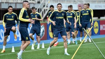 Сборная Украины отправилась на матч с Мальтой: команда Реброва перед вылетом в Словакию провела тренировку