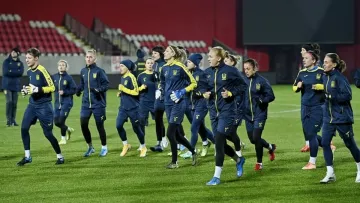 Женская сборная Украины потерпела первое поражение под руководством бывшего тренера Барселоны и почти лишилась шансов на ЧМ