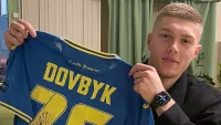Футболка, в которой Довбик забил шведам, ушла с молотка: деньги пошли на помощь ВСУ