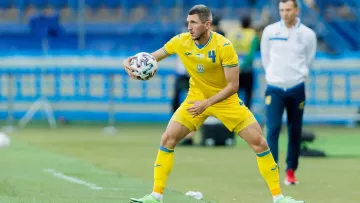 Очередная потеря в составе сборной Украины: в матчах отбора на Евро-2024 Ребров не сможет рассчитывать на защитника