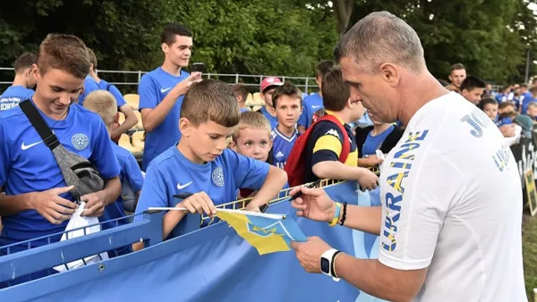 Сборная Украины завершает подготовку к матчу с Англией: тренировку команды Реброва посетили дети-беженцы