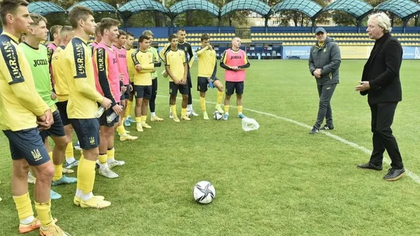 С Суркисом в воротах и с Красниковым в нападении: сборная Украины U-17 начала подготовку к Евро-2023