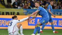 В матче Украина – Франция на поле выбежал ребенок: Ярмоленко попросил стюарда не наказывать юного фаната