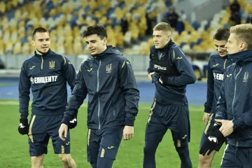 Довбик и еще четыре игрока не попали в заявку сборной Украины на матч против Финляндии