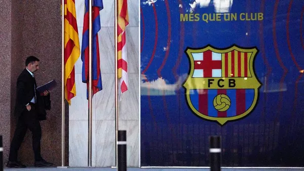 Барселона запретила молодым игрокам смартфоны и необычные прически
