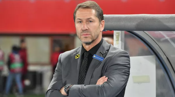 Иностранные болельщики голосуют за увольнение тренера соперника сборной Украины на Евро