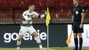 Экс-игрок Португалии раскритиковал бросившего капитанскую повязку Роналду