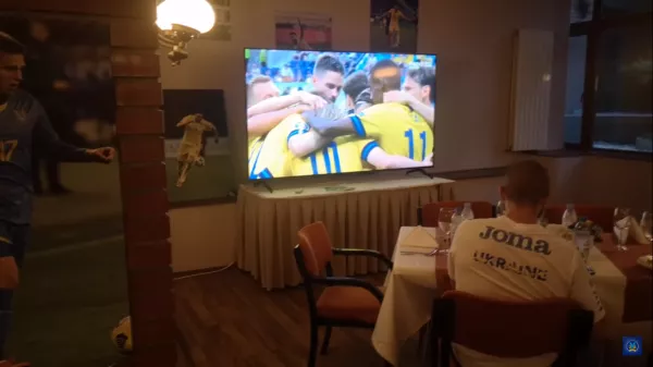 «Гоооооол!»: реакция сборной Украины на победу Швеции над Польшей (Видео)