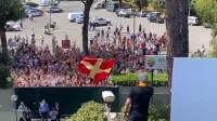 Сотни болельщиков Ромы встретили Моуринью после прибытия в Рим (Видео)