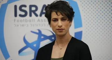 УЕФА поддержал первую судью-трансгендера