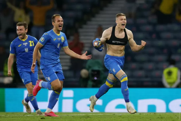 Довбик благодаря победному голу Швеции на Евро-2020 обогнал Платини