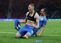 «Зачем Довбику спортивный бюстгальтер?»: в Европе озадачены экипировкой героя сборной Украины 