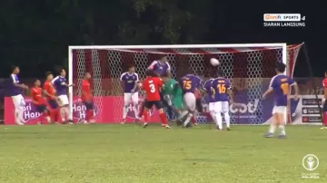 В чемпионате Малайзии форвард повторил «руку Бога» Марадоны, арбитр гол засчитал (Видео)
